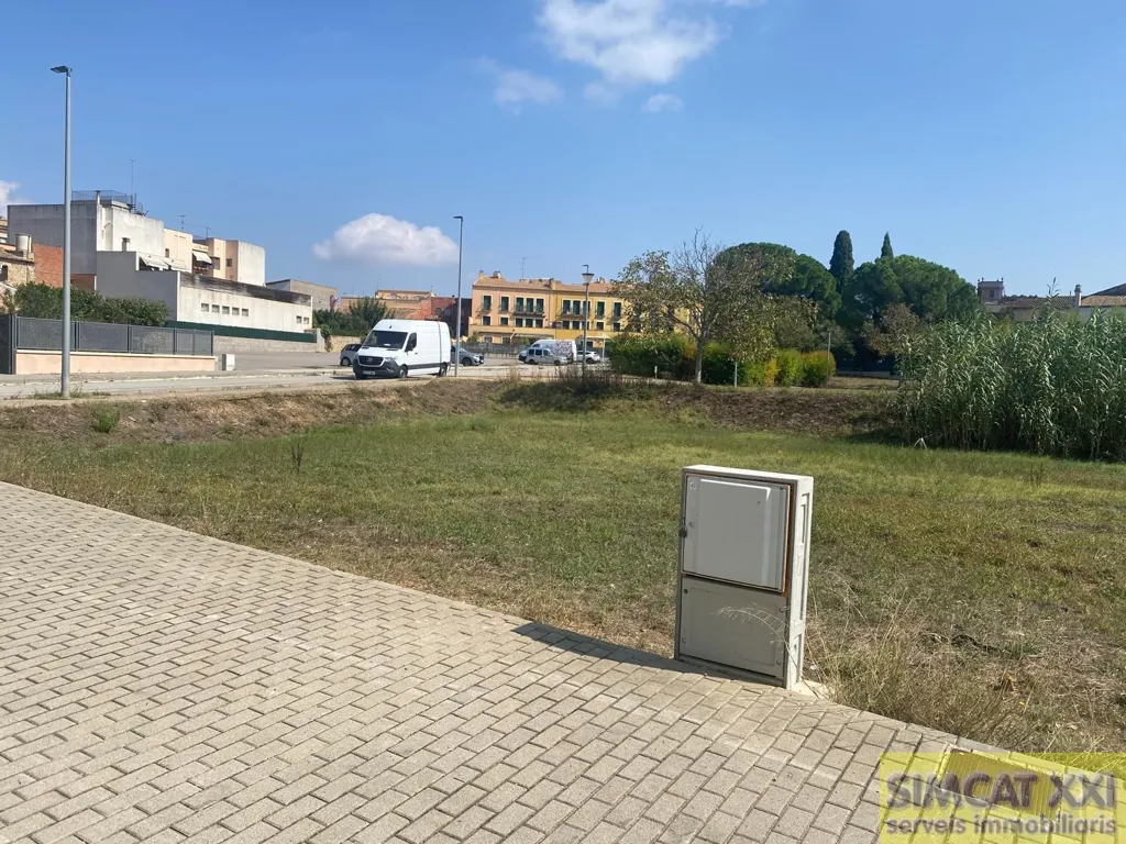 Giardino - Building Land in Navata Centre