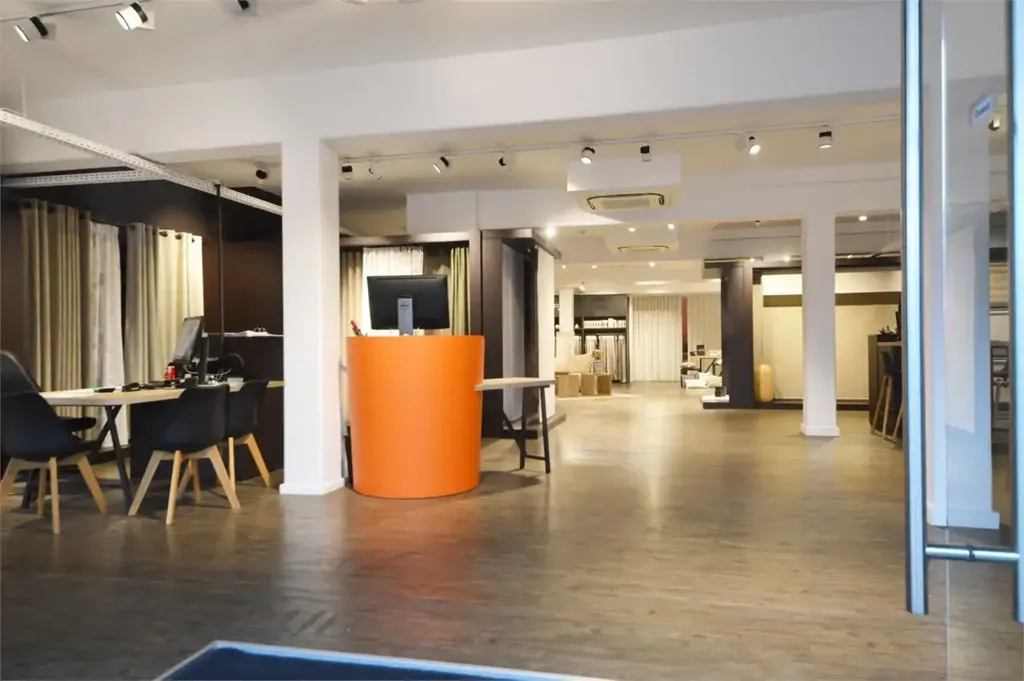 Pièces - Boutique en location avec parking à Ninove
