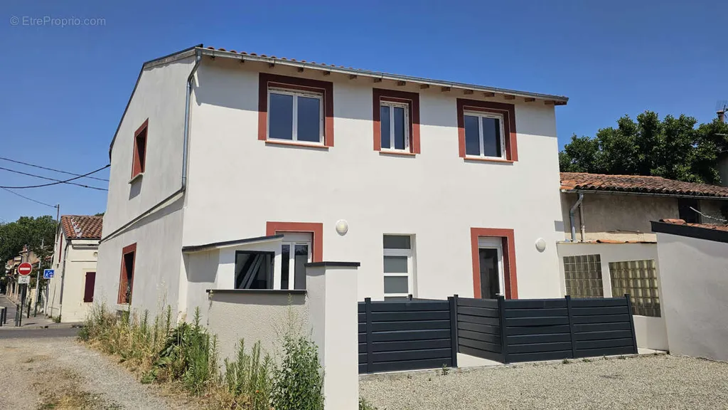 Esterno - Refurbished 2-Bed Flat with Parking in BUSCA