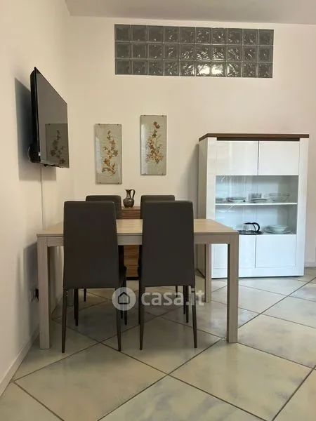 Salle à manger - Fully Furnished Apartment with Balcony in Como
