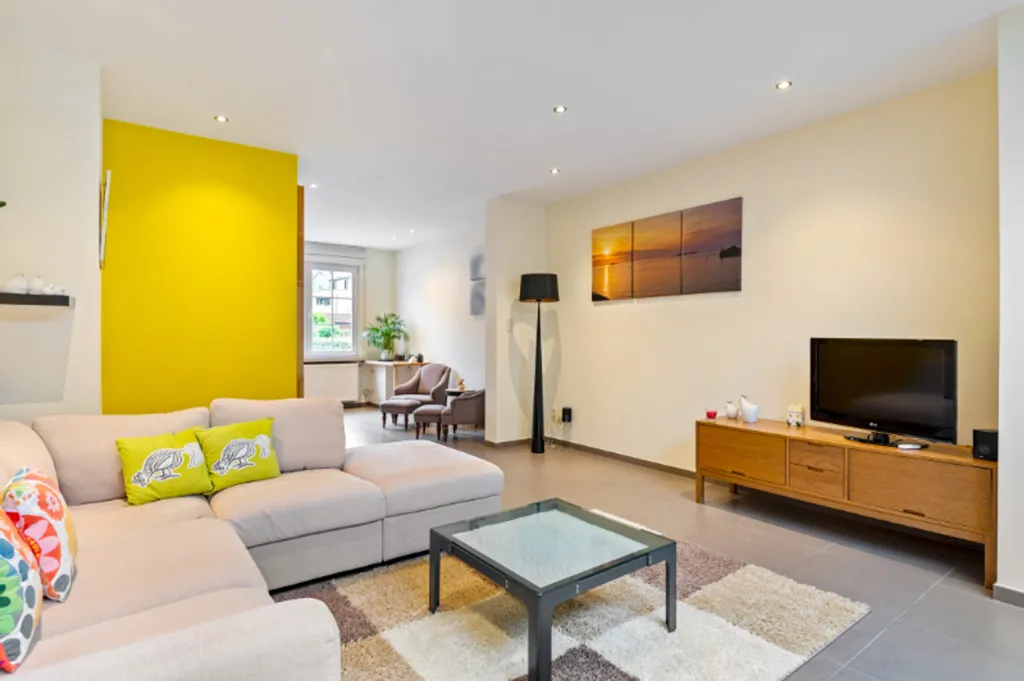 Séjour - Appartement Rénové avec Garage et Jardin à Schelle