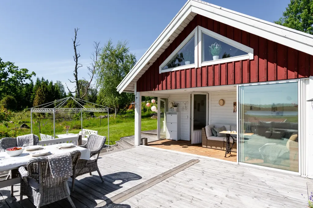 Terrazza - Holiday Home with Lake View in Jönköping