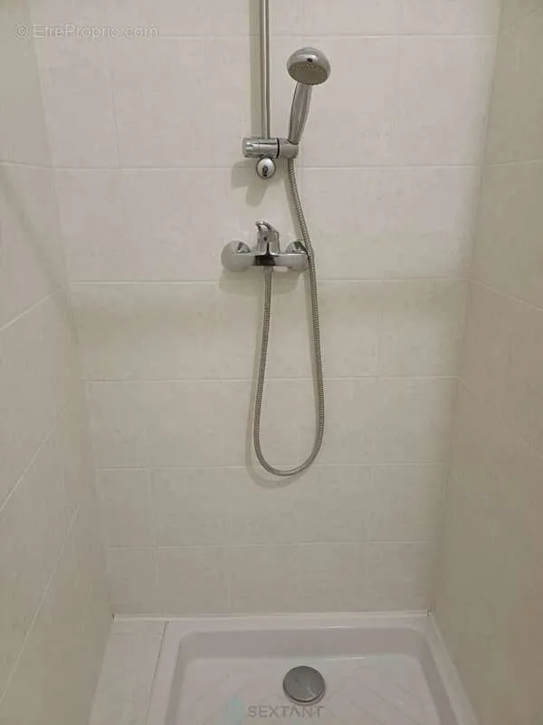 Salles de bain - Immeuble de Rapport 100 % Loué à Ribérac