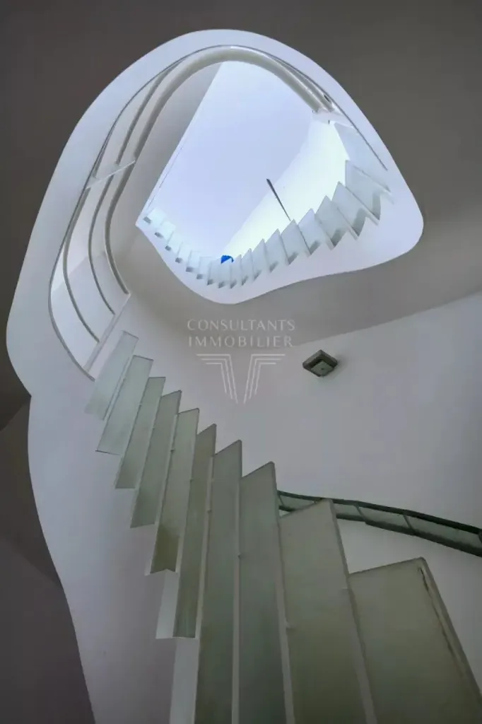 Pièces - Triplex Historique avec Terrasse à Paris