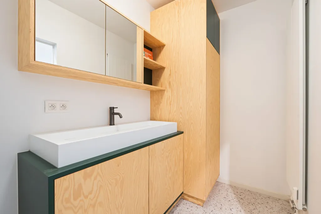 Bathrooms - Renovated Flat with Terrace in Central Antwerp