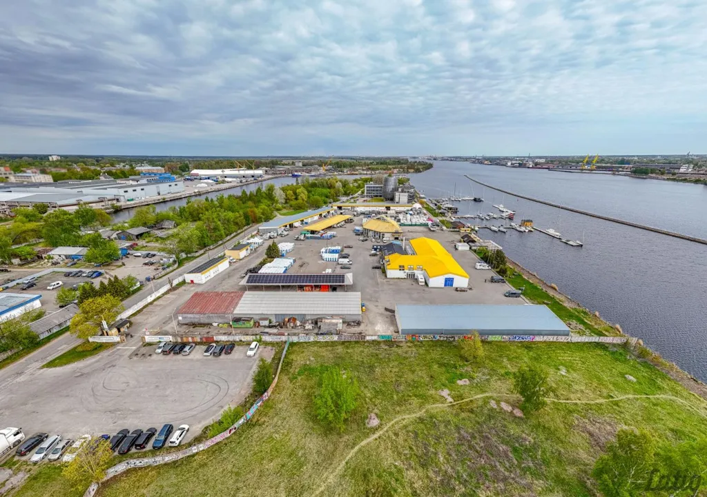 Õhuvaade - Commercial Space with Extensive Asfaltēta Area in Riga