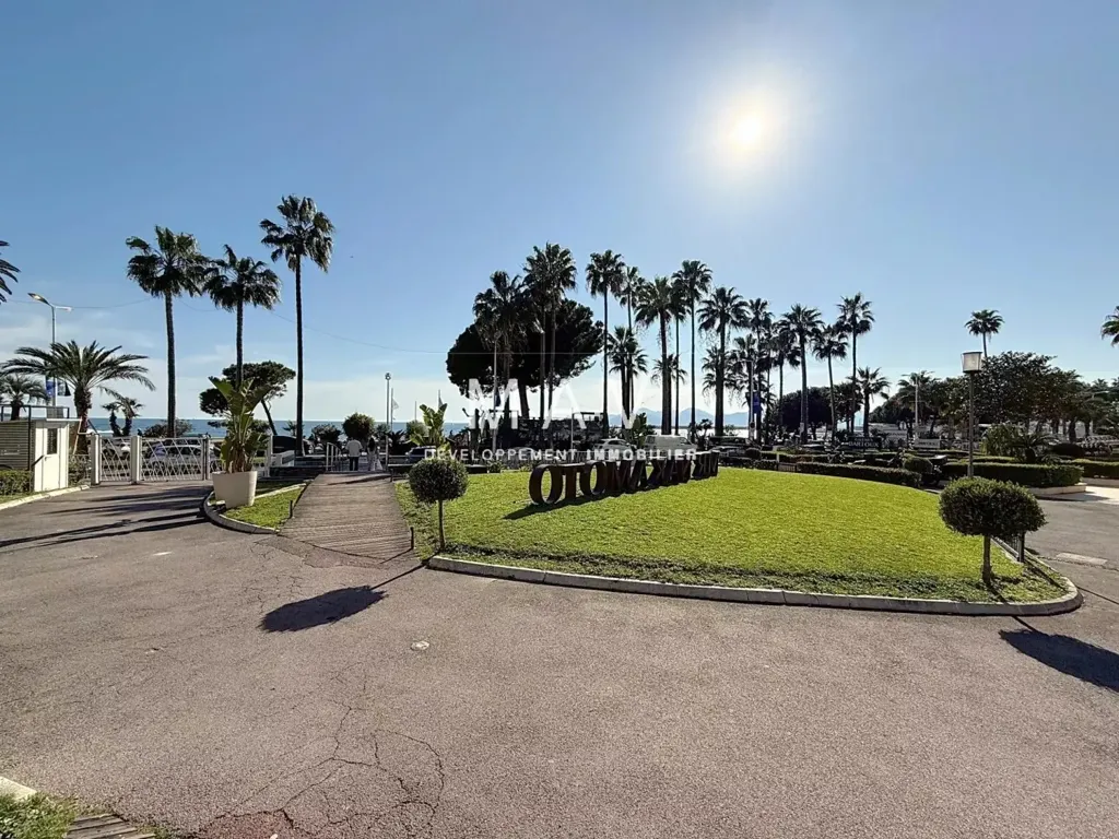 Luxury Flat with Terrace in Cannes