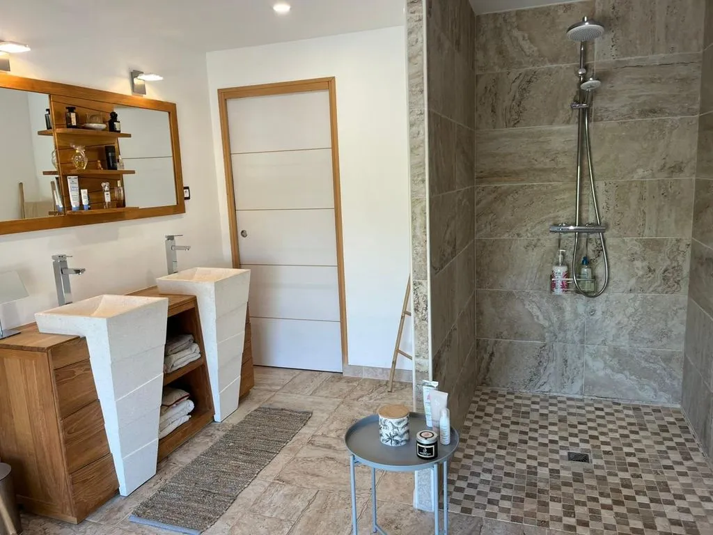 Bagni - Renovated Stone Farmhouse with Pool in Saint-Perdoux