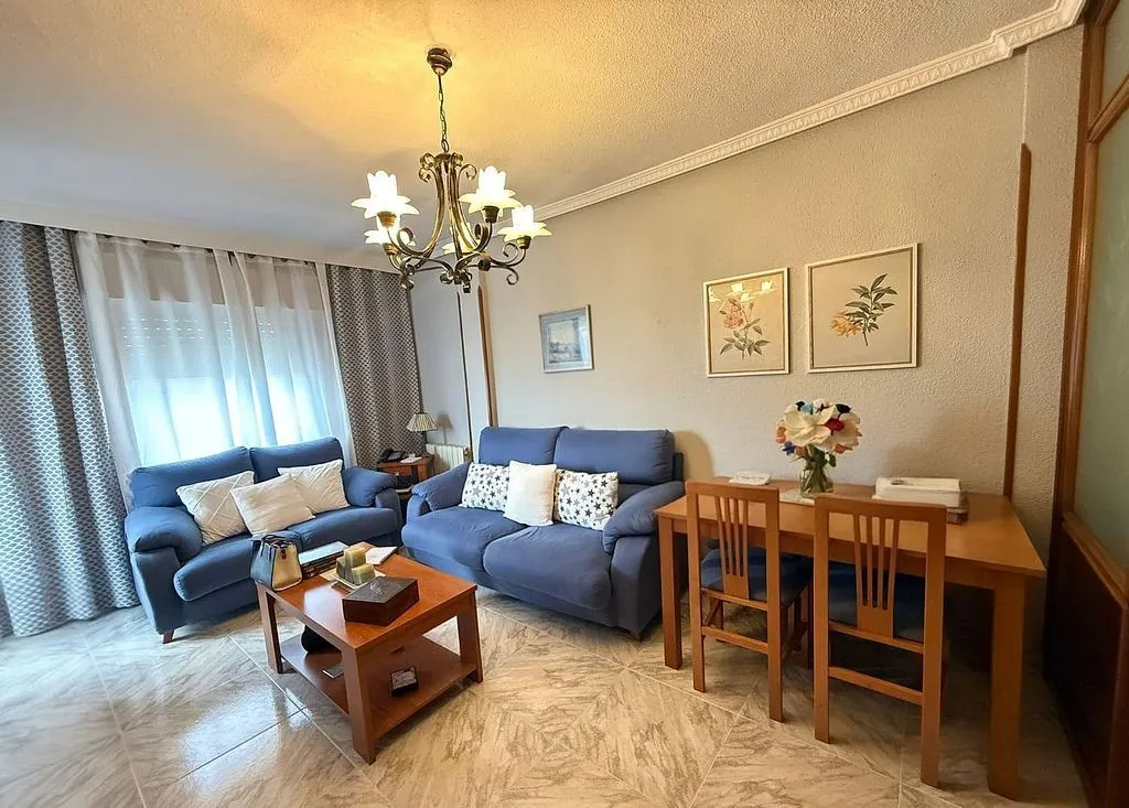 Elutuba - Apartment with Terrace in Reyes