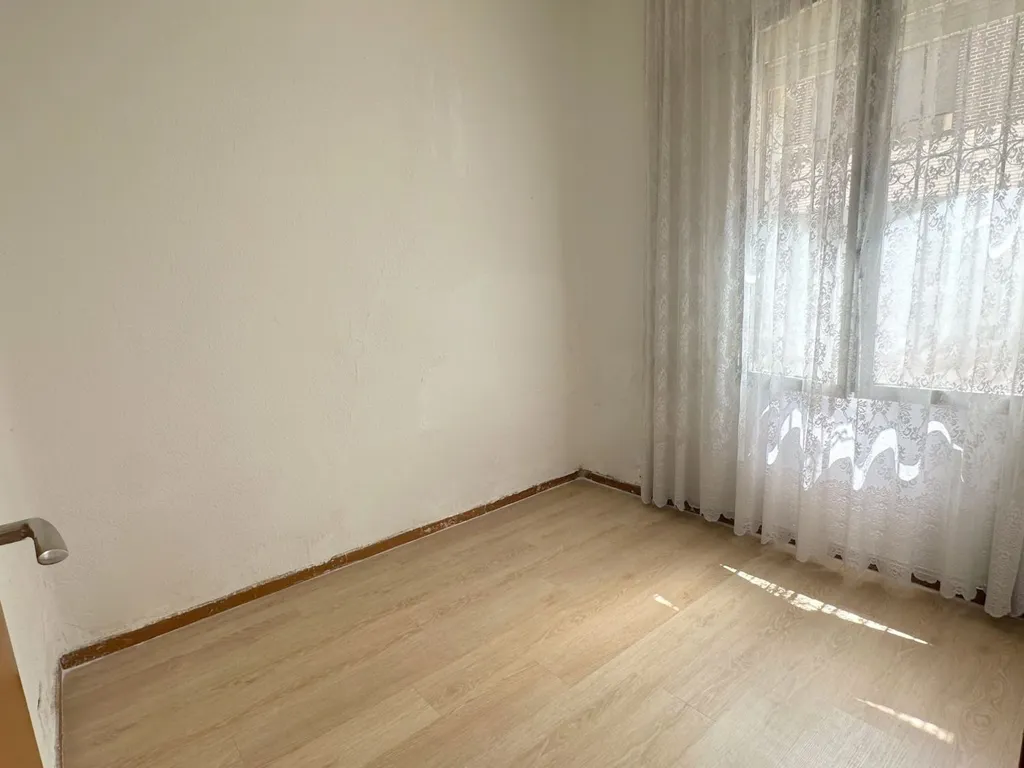 Toad - 2-Bedroom Flat with High Ceilings in Adelfas
