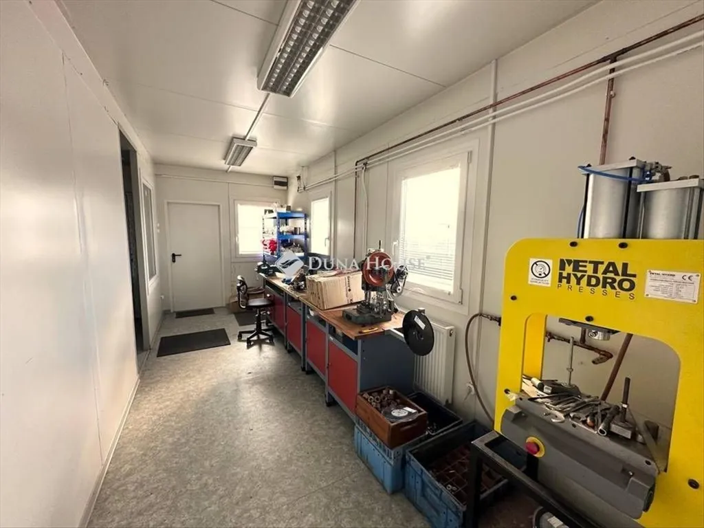 Lavanderia - Industrial Workshop with Office Space in Monor