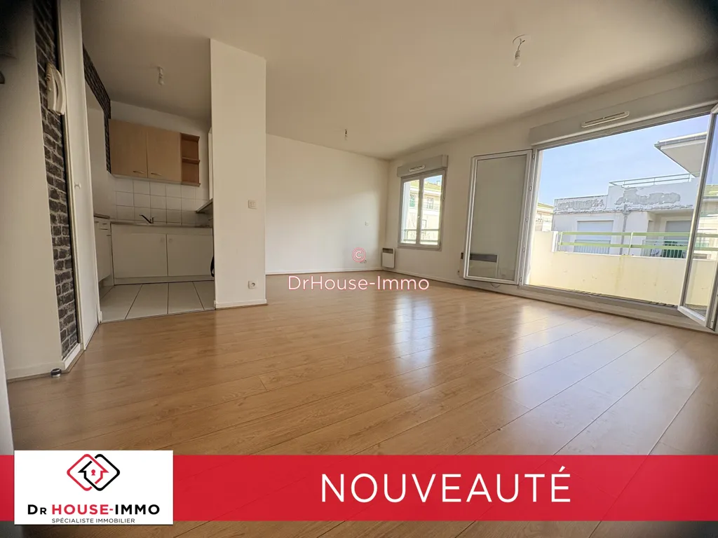 Living Room - Two-Bedroom Flat with Balcony in Mantes-la-Jolie
