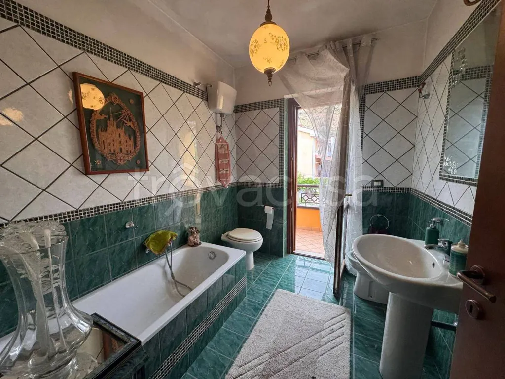 Salles de bain - Villa with Private Garden in Vitulazio