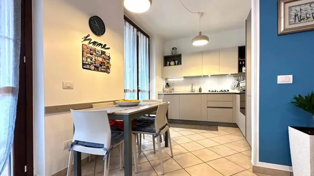 Salle à manger - Attico with Balcony in Crespiatica