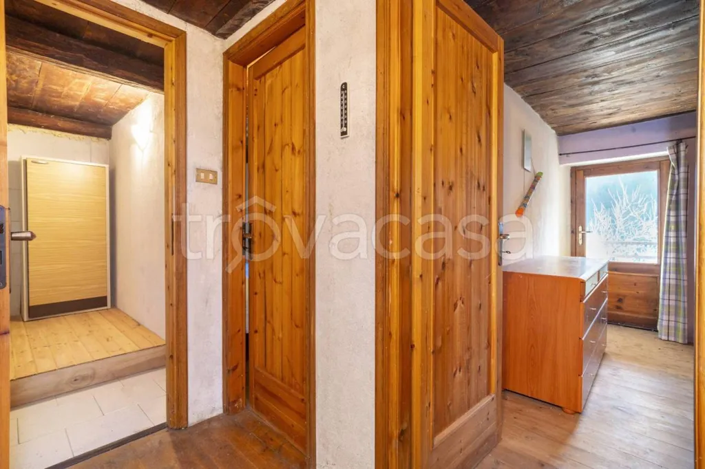 Hallway - Rustic Baita with Garden in Celle di Macra