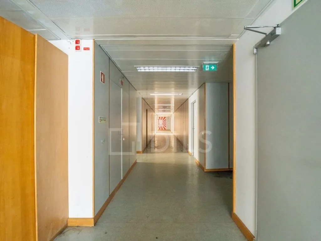 Esik - Office Space with Natural Light in Porto