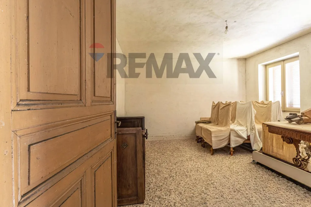 Rooms - Villa with Garden near Municipio