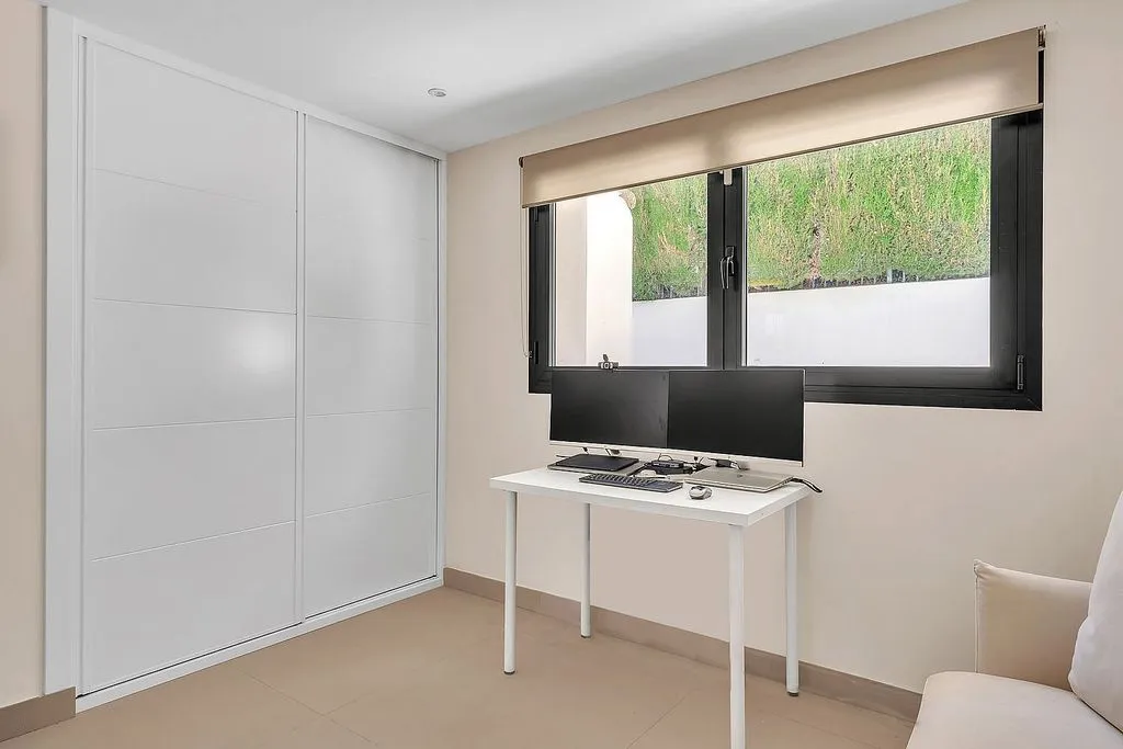 Office - Modern Villa with Pool and Terrace in Guadalmina