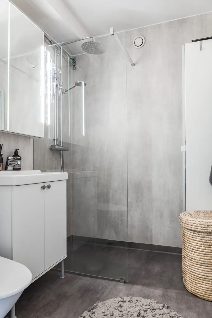 Salles de bain - Renovated Apartment with Balcony in Mjölkudden