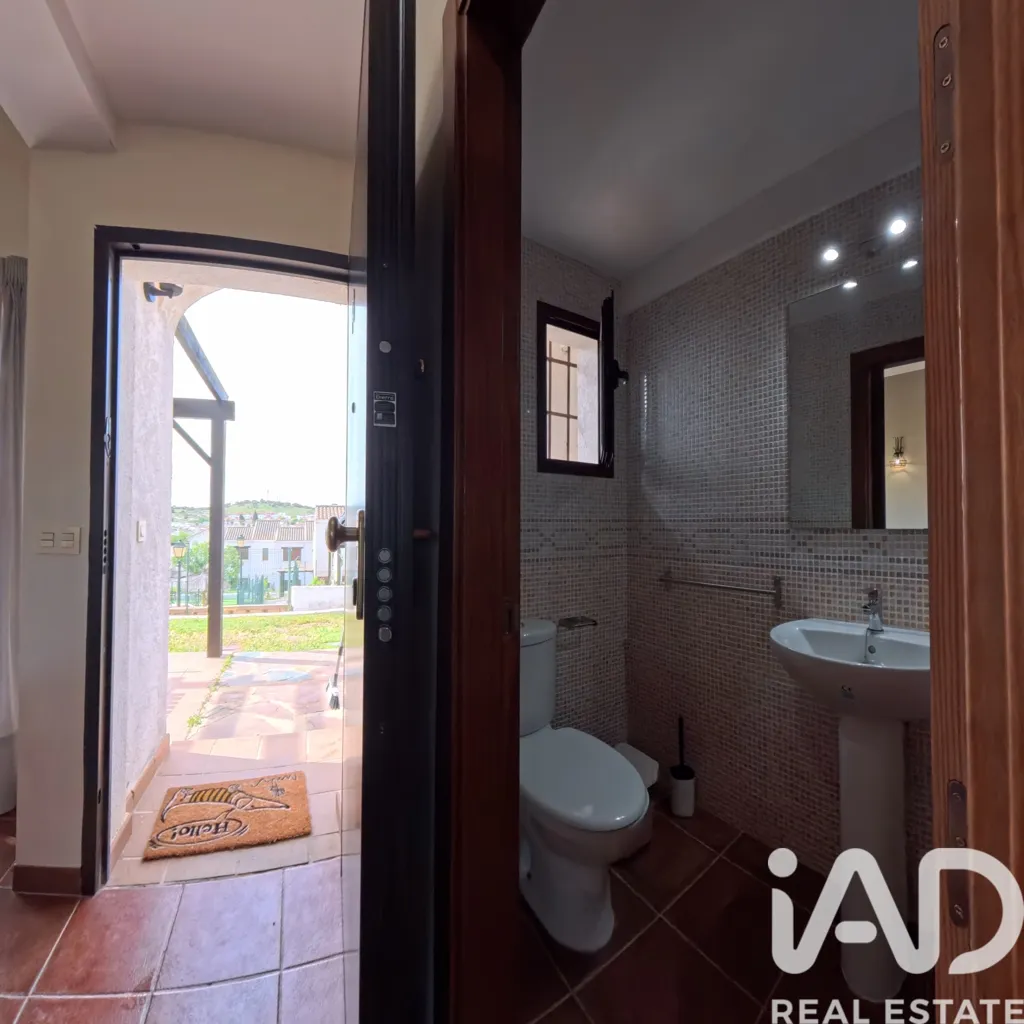 Salles de bain - Modern House with Pool in El Ronquillo