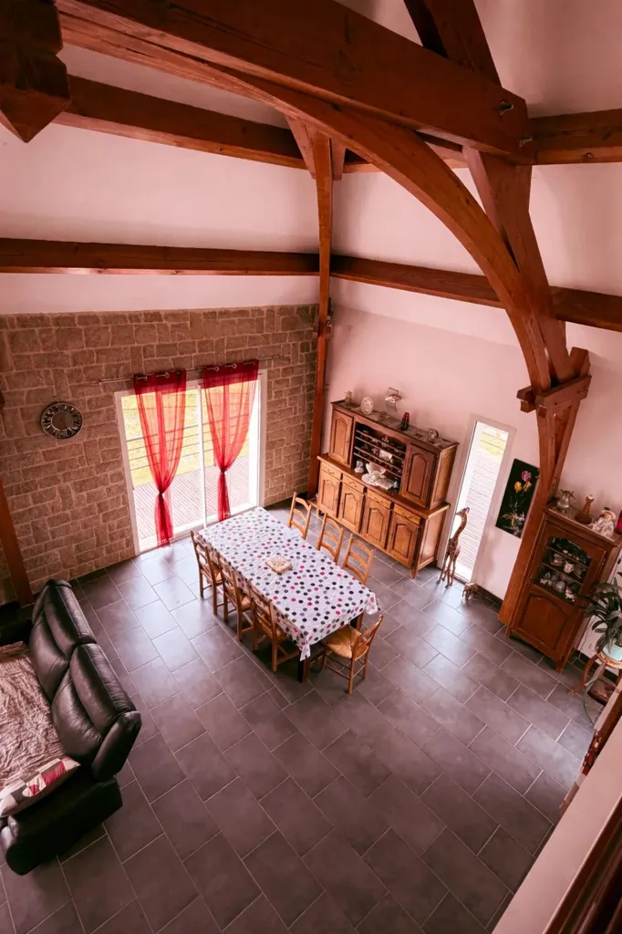 Salle à manger - Villa avec Vue Panoramique et Grand Balcon en Creuse