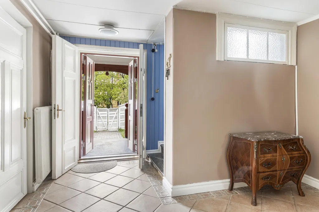 Ingresso - Charming House with Historic Features in Old Town, Köping