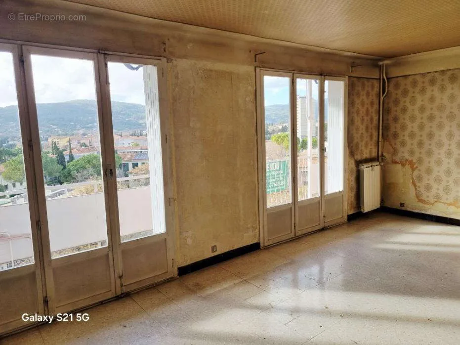 Toad - Duplex with Balconies near Centre, Draguignan