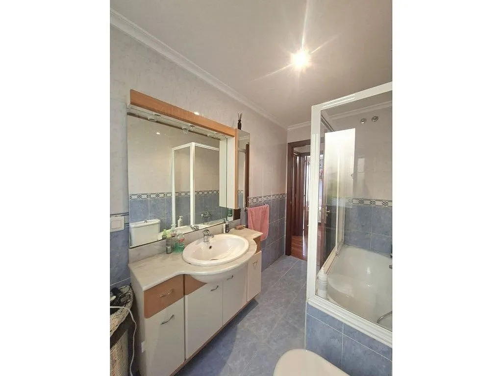Vannitoad - Spacious Apartment with Balconies in Central Location