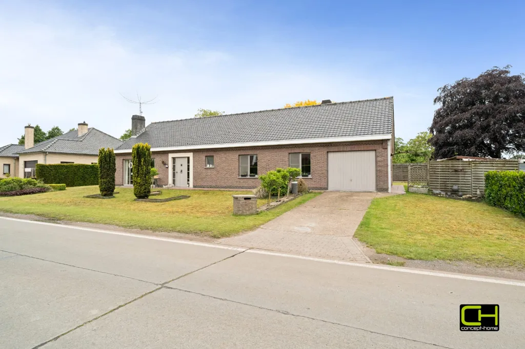 Exterior - Spacious House with West-Facing Garden in Zomergem