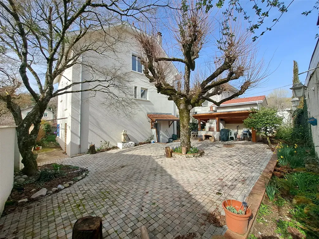 Aed - Character House with Pool in Saint-Marcellin
