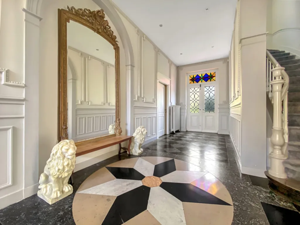 hallway_entrance