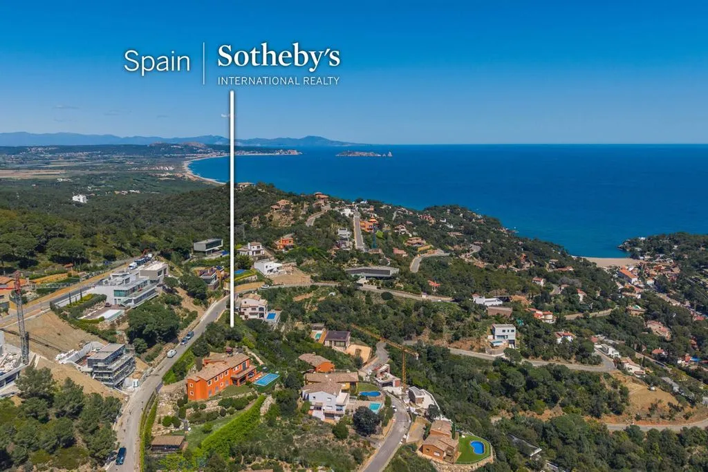 Õhuvaade - South Facing Plot with Sea Views in Begur
