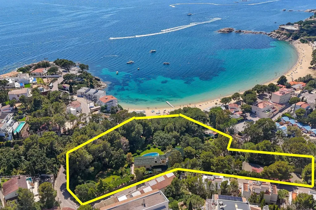 Vista aerea - Seafront Estate with Beach Access in Almadraba