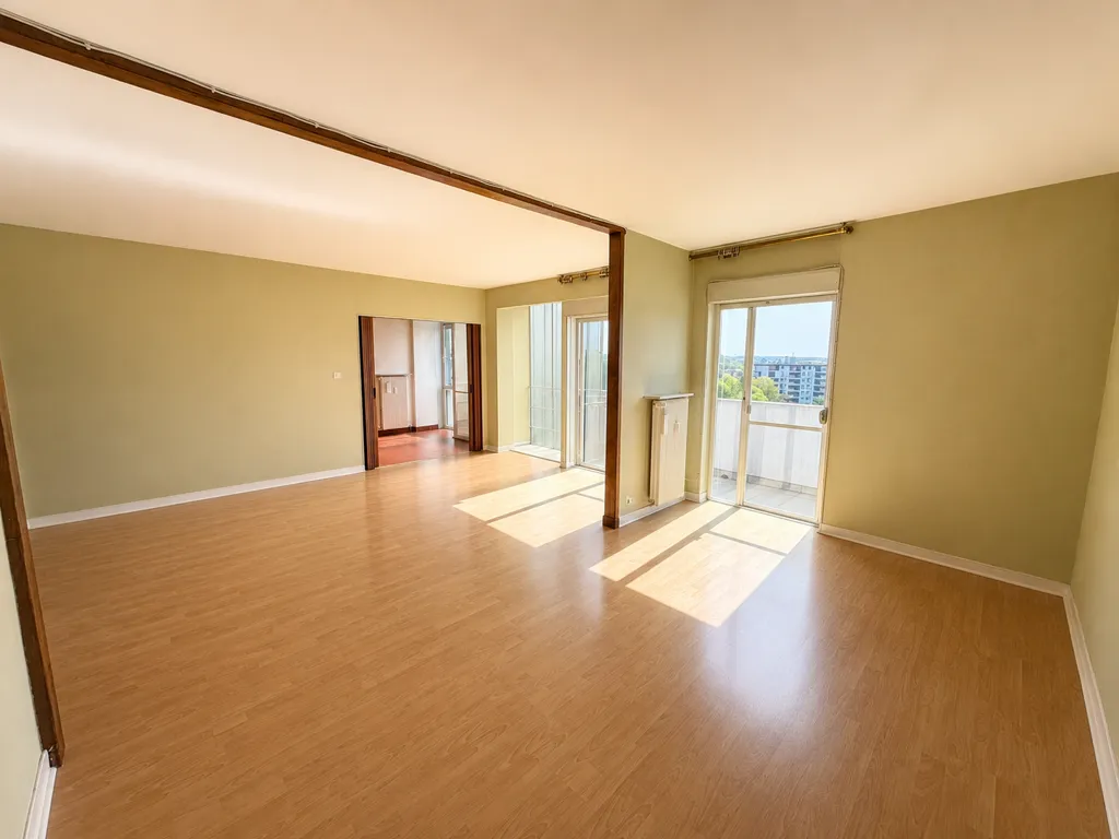 Soggiorno - 3-Bed Apartment with Cathedral View in Amiens