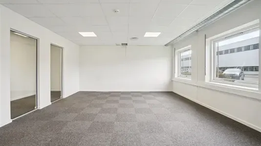 Bureau - High-Ceiling Warehouse near Motorring 3, Brøndby