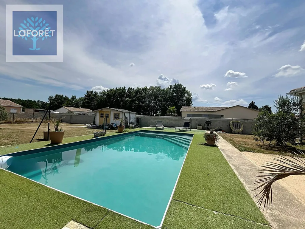 Piscina - Modern House with Pool in Blaye