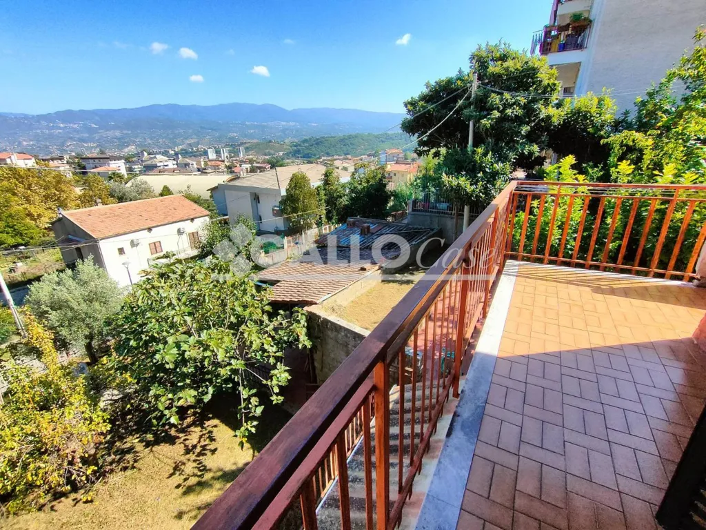 Balcon - Two-Level Villa with Courtyard in Castrolibero