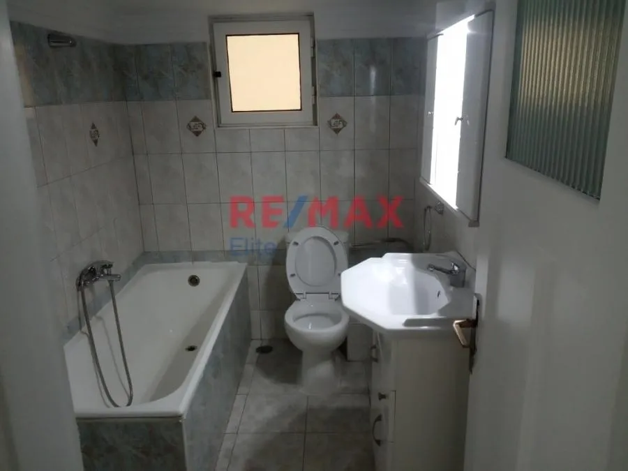 Vannitoad - Apartment with Garden in Kallithea, Athens