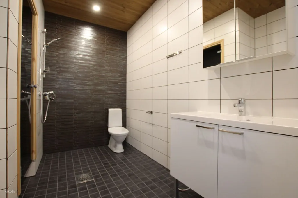 Salles de bain - Modern Flat with Garden View in Käpylä, Kankaanpää