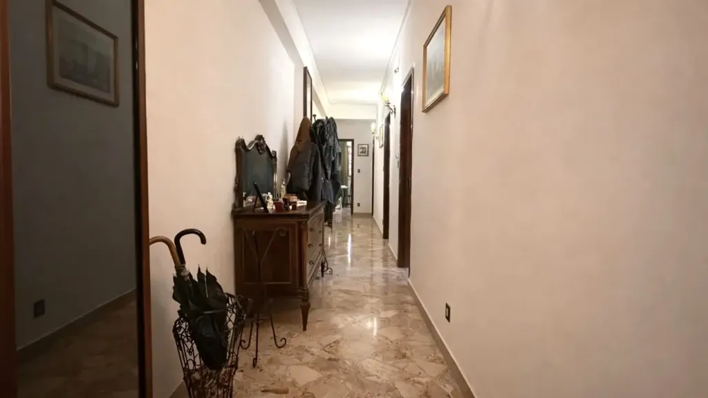 Hallway - 5-Room Apartment with Balcony in Palermo