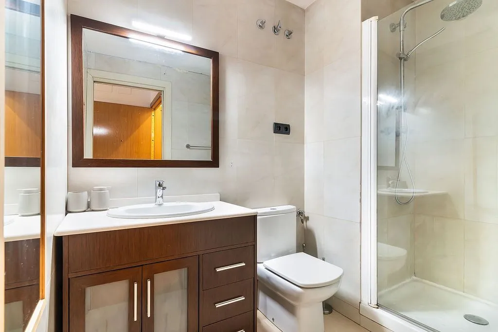 Vannitoad - Furnished Studio with Garage in Guindalera