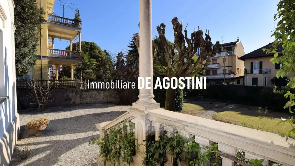 Aed - Liberty-Style Villa with Garden in Arona