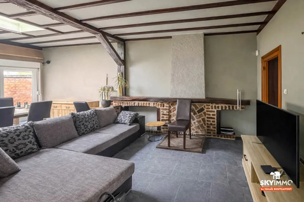 Elutuba - House with Courtyard and Garage in Seraing