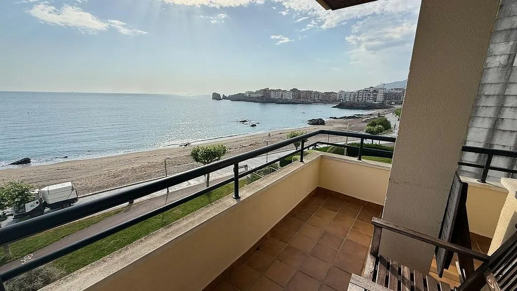 Balcon - Apartment with Pool and Sea View in Castro Urdiales