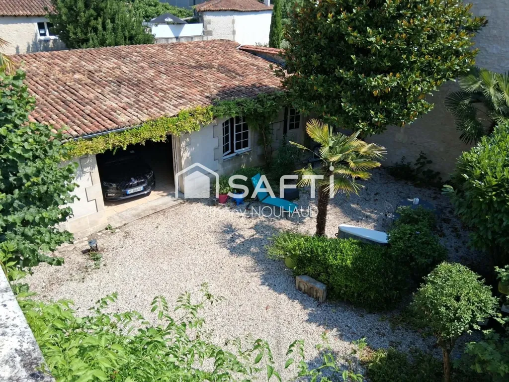 Vue aérienne - Maison de Maître avec Jardin et Dépendance à Cognac