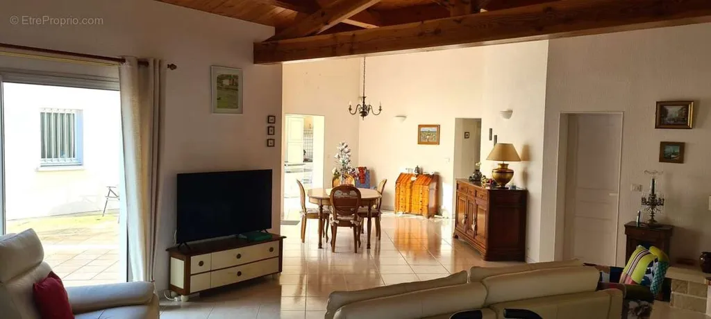 Soggiorno - Villa with South-Facing Terrace in Perigny