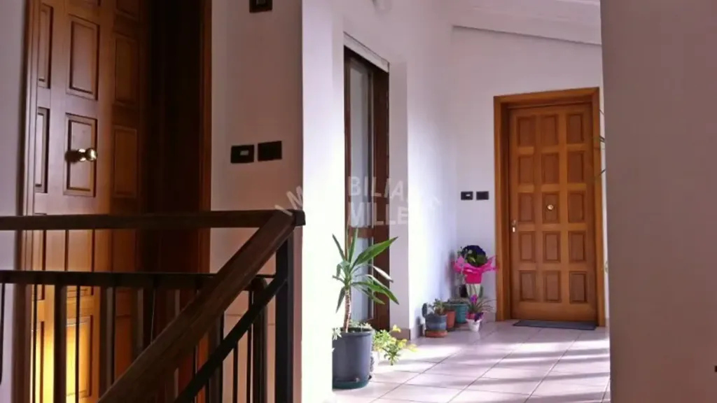 Hallway - Single House with Workshop in Cadelbosco di Sopra