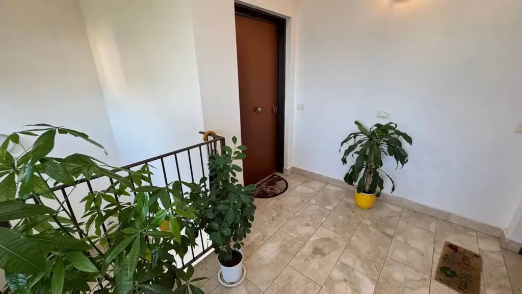 hallway_entrance