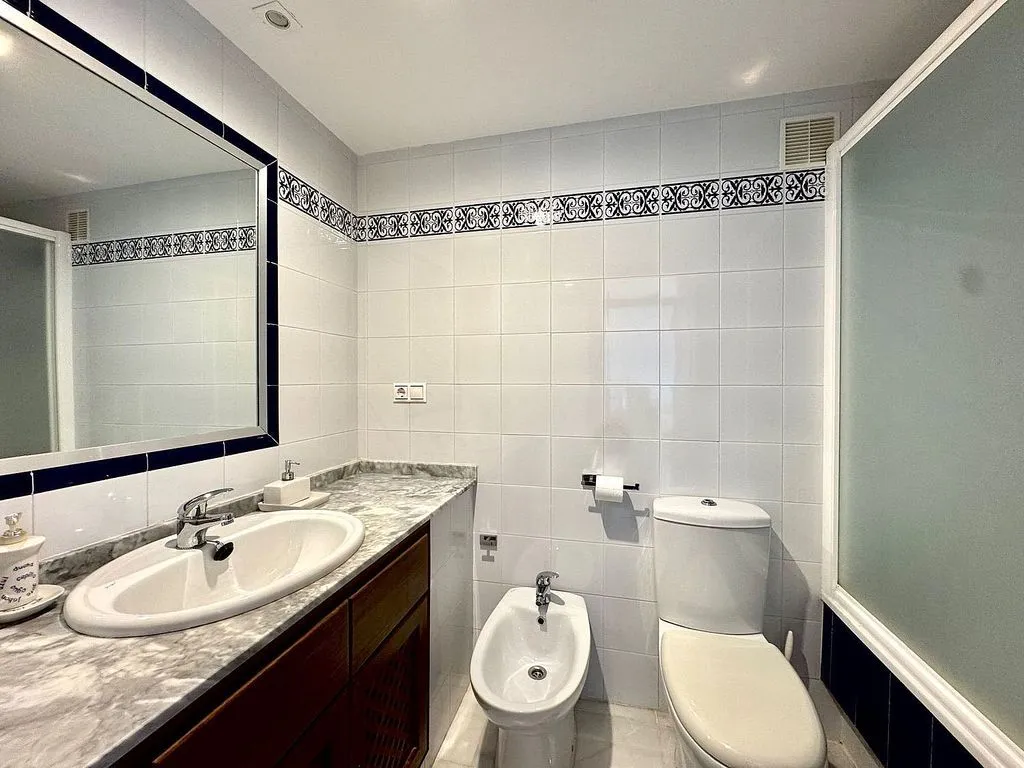 Salles de bain - Seaside Apartment with Pool in Torrevieja
