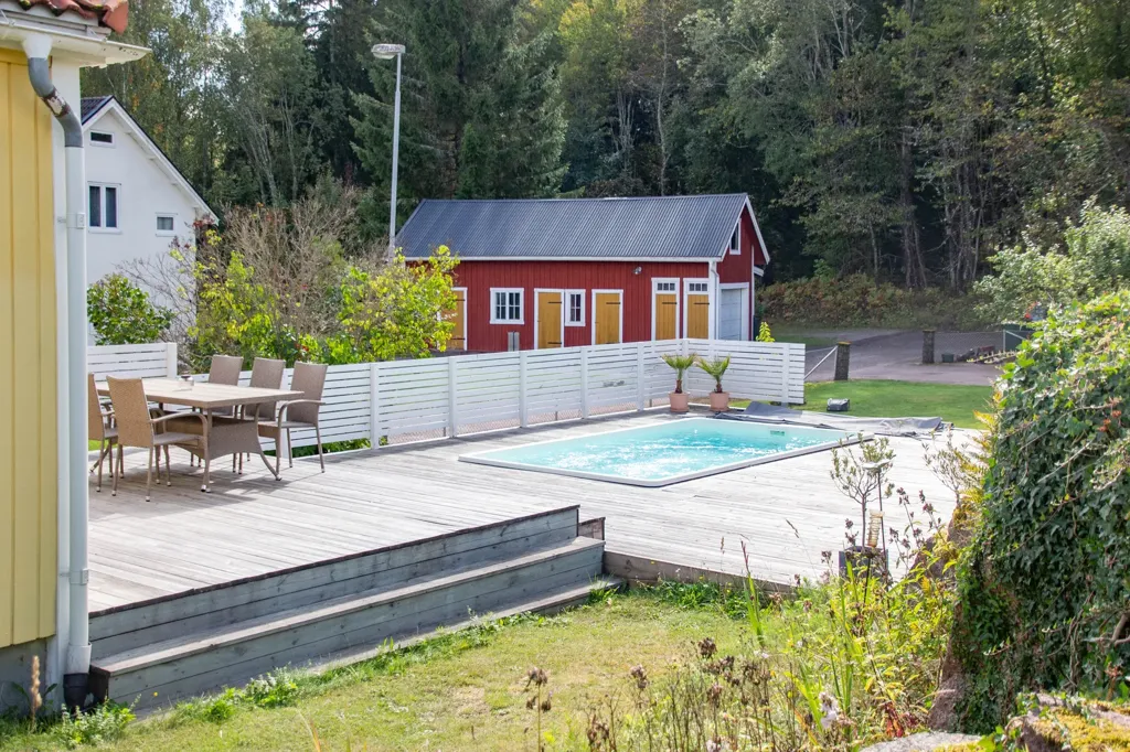 Piscina - 1930s Villa with Pool in Sommen, Jönköping